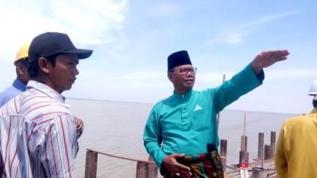 Bupati Suyatno Tinjau Proses Pengerjaan Pelabuhab Internasional di Batu Enam